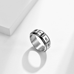 Anillo Giratorio Digital Minimalista de Acero Dorado, Joyería Unisex, Anillo para el Dedo Índice, Diseño Geométrico con Números, Regalo para Ocasiones Especiales - Product Image 3