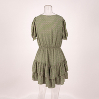 Robe mini décontractée pour femme, verte, à motif floral, style cache-cœur, col en V, manches bouffantes, taille élastique et volants étagés