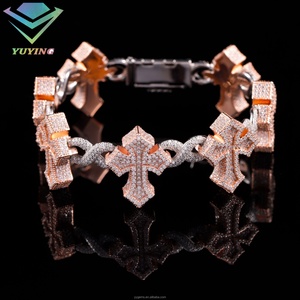 Pulsera de Cruz de 26 mm Estilo Rapero Personalizada, Plata S925 con Incrustaciones de Moissanita, Pulsera Cubana Chapada en Oro - Product Image 2