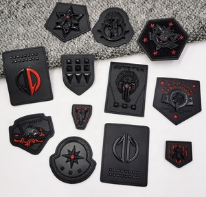 Đa phong cách PU nhãn hàng may mặc biểu tượng tùy chỉnh in da vá với kim loại trang trí - Product Image 3