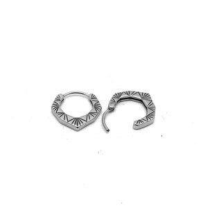 yunnique Pendientes de aro geométricos de acero de titanio unisex para uso diario Otoño 2024 - Product Image 3