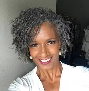 Perruque courte tressée grise, style <span class=keywords><strong>afro</strong></span> locks naturel gris poivre et sel, coupe courte naturelle <span class=keywords><strong>pour</strong></span> femmes noires aux cheveux gris - Product Image 2