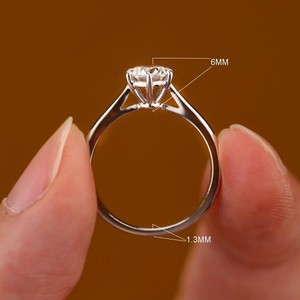 Anillo Solitario de Diamante Cultivado en Laboratorio, Corte Brillante Redondo, Diseño Minimalista, Plata de Ley 925 Ética, para Regalo de Compromiso - Product Image 5