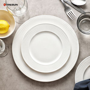 Plato de cerámica blanca de lujo al por mayor de 10.5 pulgadas, plato plano ecológico de porcelana, juego de platos de porcelana de nuevo estilo. - Product Image 1