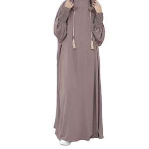 Женское длинное платье с манжетами на шнурке - Product Image 1