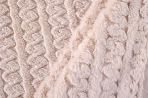 Tela Jacquard de piel de conejo sintética de pelo trenzado de lana de poliéster 100 reciclado para manta de invierno ropa de mujer - Product Image 5
