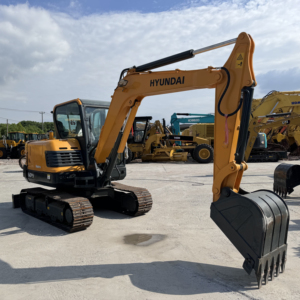 VENTE FLASH Mini-excavatrice HYUNDAI 60VS d'occasion avec moteur diesel Yanmar, pompes de bonne qualité, prête à être expédiée aujourd'hui - Product Image 1