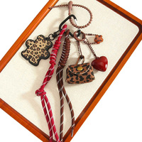 Pendentif de sac créatif en cuir imprimé léopard, porte-clés mignon en forme de petit ours, décoration de sac à dos en forme de cœur