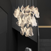 Lustre moderne en acrylique ondulé à hauteur réglable et personnalisable, suspension LED artistique fluide anti-éblouissement pour escalier et hall d'entrée