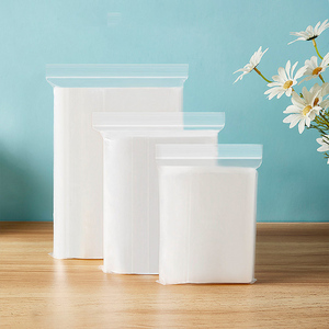 Sacs en plastique PE personnalisés en gros, sacs refermables anti-poussière en PE, sachets transparents avec fermeture éclair refermable - Product Image 2