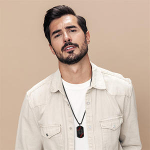 2025 nouveaux hommes européens américains Sports Style Baseball croix en acier inoxydable pendentif collier pour hommes - Product Image 3