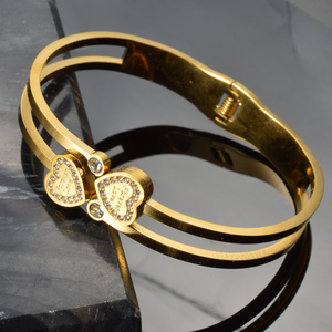Trendy sleek personnalisé bulk radiant zircon encrusted dual‑heart <b>engraved</b> 18k gold plated stainless steel <b>bangle</b> bracelet - Product Image 3