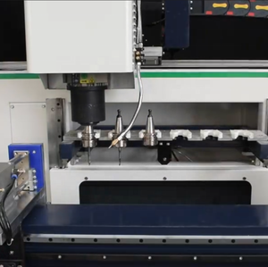 Machine de perçage et de fraisage automatique pour la fabrication de portes et fenêtres en aluminium avec moteur PLC et puissance de broche de 5,5 kW - Product Image 4