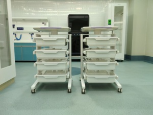 Carro de Transporte Vertical para Endoscopio de Alto Rendimiento, Clase B para Uso Clínico, Operación Segura y Fluida - Product Image 1
