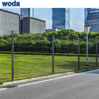 Maison écologique en woda Clôture de jardin extérieure en chine en treillis métallique soudé 3d Clôture rigide en acier incurvé