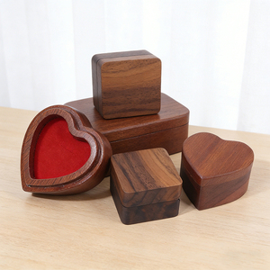 Houten ringendoosje vierkant en hartvormig voor trouwringen, vintage ringendoosje voor aanzoek - Product Image 4