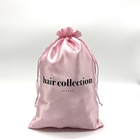 Sacs à cordon en satin de soie rose 8*12 pouces avec logo personnalisé imprimé pour extensions de cheveux tressés et emballage anti-poussière pour perruques