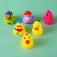 Canard en caoutchouc personnalisé de 5 cm, jouet de bain couineur, couleurs assorties en vrac, flottant, vente en gros, promotionnel, pour bébés et enfants