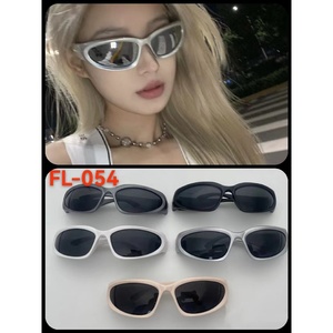 Occhiali da Sole Futuristici Y2K per Uomo e Donna, Stile Punk Audace, Leggeri, Novità con Montatura Oro e Arancione - Product Image 1