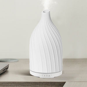 Diffuseur en céramique de style théière chinoise traditionnelle avec couvercle en bois pour la décoration de la maison et l'aromathérapie - Product Image 3