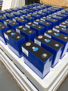 Batterie EVE Lifepo4 334ah 16S 51.2v 17.1kwh pré-assemblée avec BMS JK 200A et équilibreur actif à vendre - Product Image 6