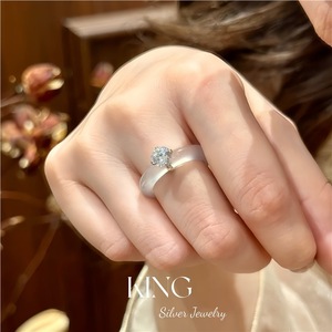 Anillo de calcedonia blanca con engaste de diamantes en forma de garra, joyería King Silver, anillo de compromiso para mujer - Product Image 4