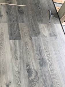 Parquet en chêne blanc européen massif, brossé, multi-couches, pour intérieur, fabriqué à Foshan - Product Image 3