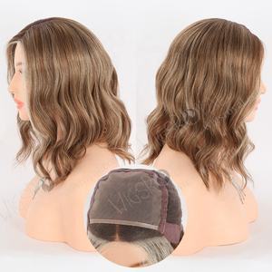 Impresionante marrón con reflejos rubios Partida de aspecto natural Onda suelta Longitud del hombro Top de seda Pelucas pequeñas para cabezas pequeñas - Product Image 2