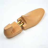 Embauchoirs en bois réglables anti-plis Baifangyi OEM en gros avec support anti-déformation pour hommes