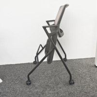 Chaise de formation confortable et moderne pour le bureau et l'école avec roulettes, chaise pliable en aluminium pour les réunions de conférence