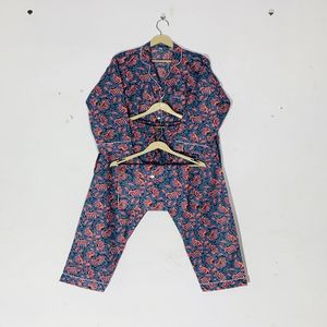 Conjunto de Pijama de Lujo Exclusivo 100% Algodón, Ropa de Dormir con Estampado Floral Hecho a Mano, Disponible a Precio de Mayoreo - Product Image 5