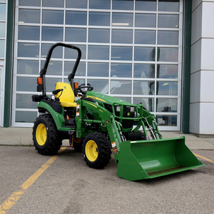 Tracteur compact à roues John Deere 3038E, 70 CV, 4 roues motrices, transmission par engrenages, garantie moteur de 5 ans, utilisation agricole multifonctionnelle - Product Image 1