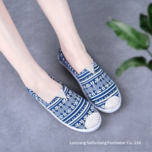 Chaussures basses décontractées d'été respirantes en toile style Pékin ancien pour femmes, mères et étudiantes – Vente en gros, couleur blanche - Product Image 6