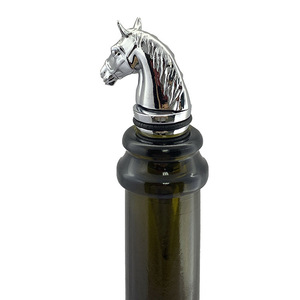 Verseur à vin et bouchon de bouteille en métal personnalisable avec joint sous vide, design mignon de tête de cheval, option de logo personnalisé pour Noël - Product Image 5