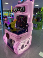 QSL Machine d'arcade à monnayeur pour enfants, jeu de tir sur avion, avec cabinet au design chat mignon et système de rédemption de tickets, pour zone de jeux