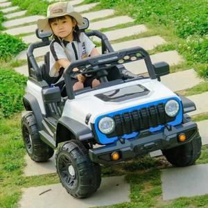Carro Elétrico de Brinquedo Unissex com Assento Duplo para Crianças de <span class=keywords><strong>2</strong></span> a 4 e de 5 a 7 Anos, com Recurso Off-Road, Alimentado por Bateria e Controle Remoto - Product Image 4