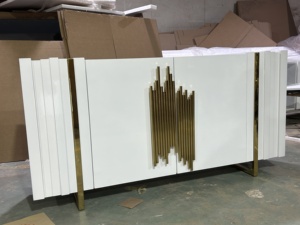 <span class=keywords><strong>Buffet</strong></span> contemporain en bois doré, 2 portes, 2 étagères, poignées métalliques durables, design rectangulaire élégant, pour la maison, la salle à manger, la chambre - Product Image 2