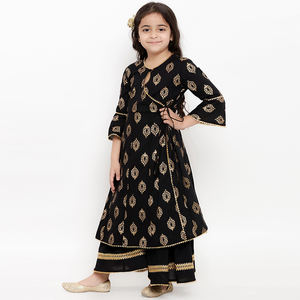 Nouveautés : Vêtements traditionnels pour enfants d'Inde, vêtements pour filles en ligne, Kurta rayé noir élégant avec palazzos - Product Image 3