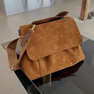 Nuevo Bolso Bandolera Retro de Terciopelo Marrón para Mujer, Gran Capacidad, Talla S, con Cadena de PU, para Invierno - Product Image 4