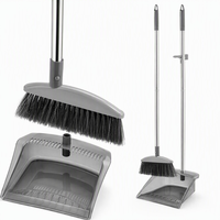 Ensemble balai et pelle autonettoyant avec dents de raclage, poils de nettoyage, 4 rangées de poils denses et élastiques, rangement vertical, manche en acier robuste