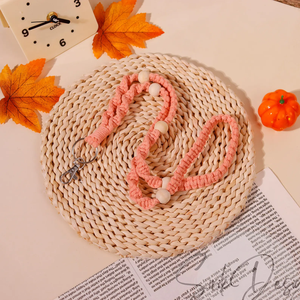 Cordón de macramé estilo bohemio con cuentas de madera, llavero de macramé hecho a mano y soporte para credenciales, regalos personalizados, cordón ajustable. - Product Image 5