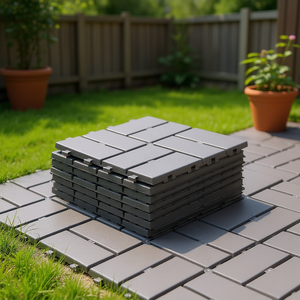 Baldosas de patio entrelazadas grises de 12x12, suelo de plástico para exteriores, resistente a la intemperie, tarima compuesta de cuatro listones para jardín y patio. - Product Image 2