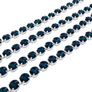 Chaîne en maille de strass ARIANA 10 MM, cristaux ronds bleu gris et doré à dos plat, pierres à coudre pour vêtements et artisanat - Product Image 1