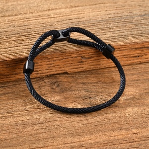 Bracelet en corde tressé de style américain, design à nœuds entrelacés, bracelet tissé à la main pour couples - Product Image 6