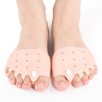 Cinq trous nid d'abeille orthopédique SEBS coussin avant Hallux Valgus Bunion correcteur adulte orteil fendu Absorption des chocs manchon de pied