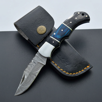 Couteau de poche en acier Damas de qualité supérieure, fabrication artisanale, système de verrouillage arrière, couteau de camping DIY avec manche en bois pukka bleu et noir