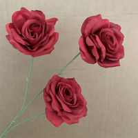 B-1082 Meistverkaufte Stoffblumen Hochzeits-Rosen Rote Blumenarrangements Burgunderrote Rosen Künstliche 3-Köpfige Rosen Großhandel