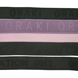 Logo personnalisé gravé sur bande élastique pour femme sportive - Product Image 2