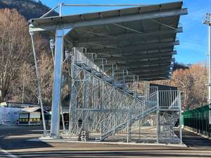 Cubierta de soporte de acero galvanizado en caliente de diseño personalizado de la marca CETA Italia para productos deportivos y de entretenimiento - Product Image 3