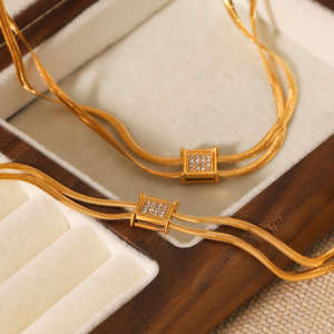 Ensemble de pendentif carré de luxe avec strass Bracelet de collier en acier inoxydable plaqué or 18 carats bijoux assortis personnalisables - Product Image 2